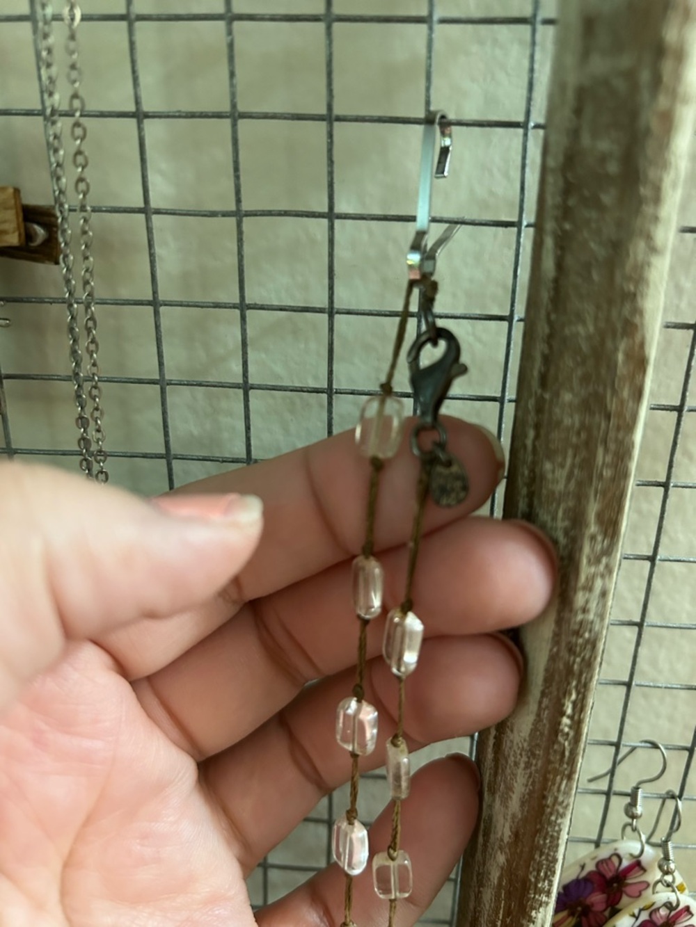 Pearl and Stone Pendant Necklace in Cream and Green - Picture 3 of 3